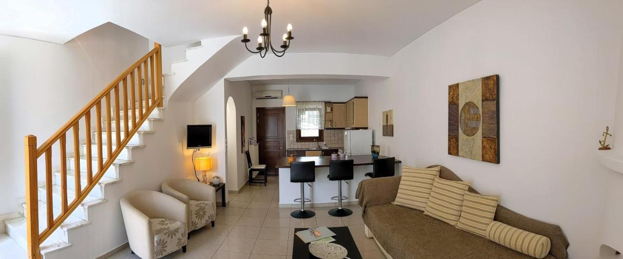 Maestralia Apartment Skyros Bagian luar foto