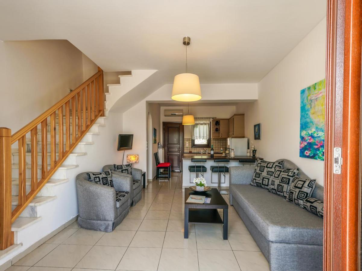 Maestralia Apartment Skyros Bagian luar foto