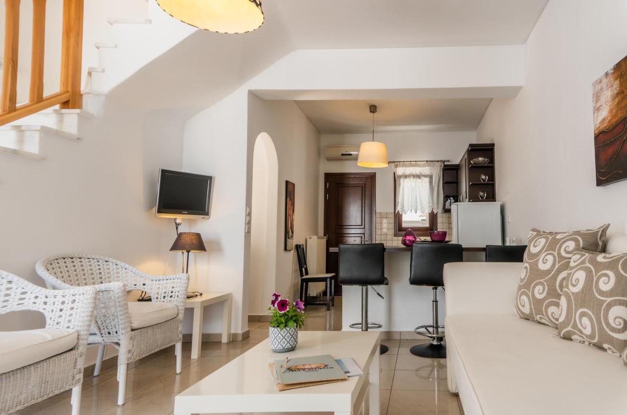 Maestralia Apartment Skyros Bagian luar foto