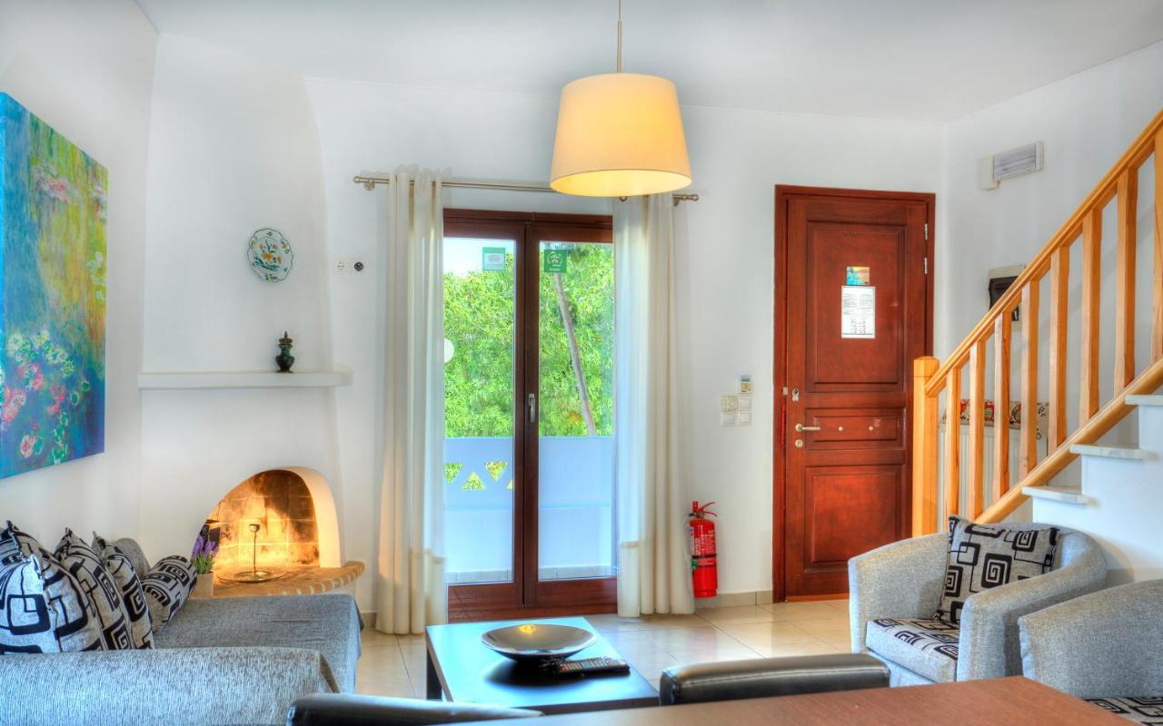 Maestralia Apartment Skyros Bagian luar foto